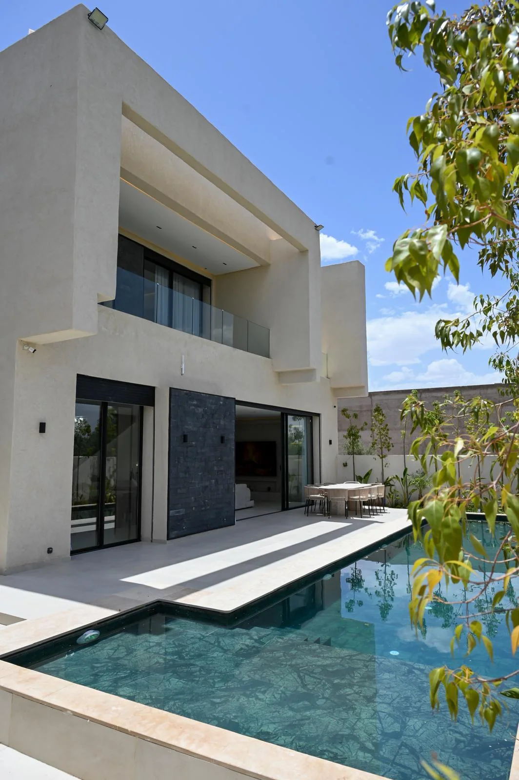 Façade et piscine